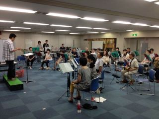蒸し暑い秋の合奏練習