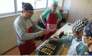 ももいフェスタにてたこ焼き調理を行いました。
