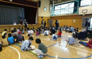 今年も紙ヒコーキ練習会を行いました