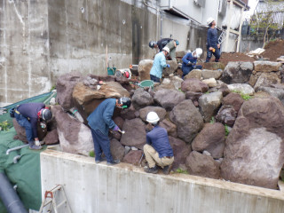 舞岡の庭：石積み講習会