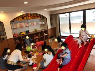 絵本を持ち寄るおはなし会