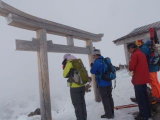 長田OB追悼登山・山スキーの会で剣ヶ峰３０２６mに登ってきました。