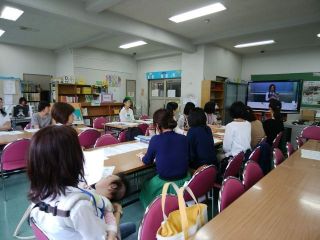 「本の修理講習会」の様子