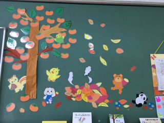 整理活動（晩秋の装飾／絵本コーナー）