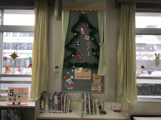 整理活動(クリスマスの装飾)