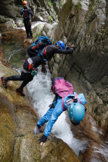八池谷遡行（八ツ淵の滝）