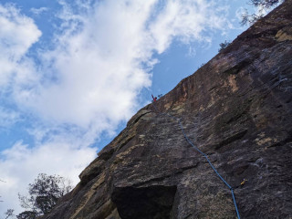 フリークライミング烏帽子、駒形