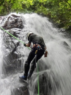 西山谷で滝修行