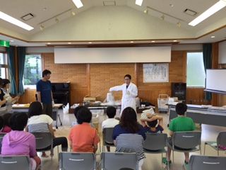 液体窒素ガスの実験ショー