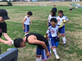 顔を真っ赤にしながら...