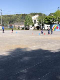 岡津小学校にて練習