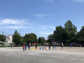 岡津小学校にて練習
