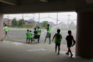 西が岡小学校にて練習