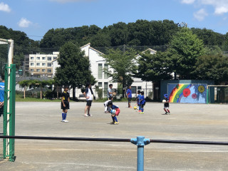 岡津小学校にて練習