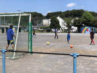 岡津小学校にて練習