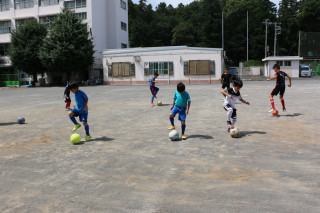 岡津小学校にて練習