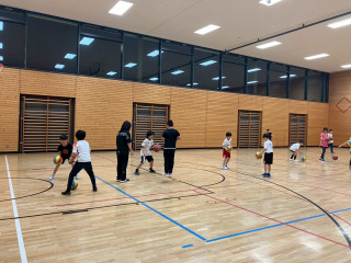 ドリブルしながら、、、