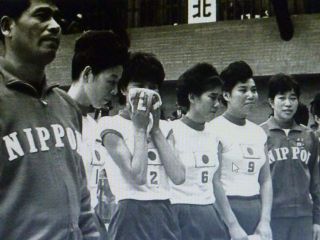 日紡貝塚バレーボール部　磯辺サタ逝去