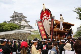 9時～12時30分、岸城神社への宮入