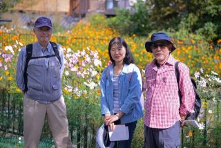 呑み仲間4名がカルチャーウォークに参加、疎水を歩いて来た。