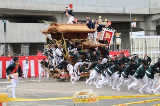 山手側のだんじり祭り始まる