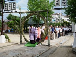 近所の神社に茅野輪くぐりに行ってきました　暇～人