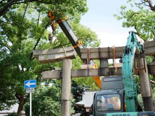 神社の鳥居が解体・撤去　暇～人