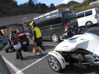 女性ライダーと遭遇　