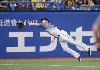 好守備を見せたサンズと佐藤輝明