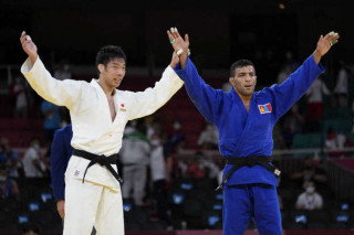 オリンピック　メダルラッシュ　金10ケ