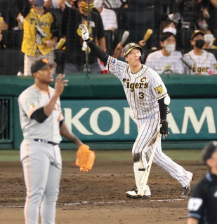 逆転サヨナラホームラン　首位に再浮上