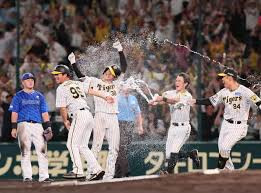 二戦連続サヨナラ勝ち　甲子園　　出舞