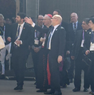 ローマ法王　　　　出舞