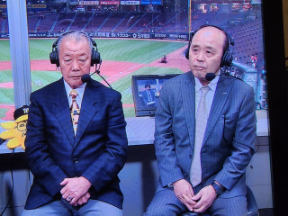 村上　勝利投手に　　出舞