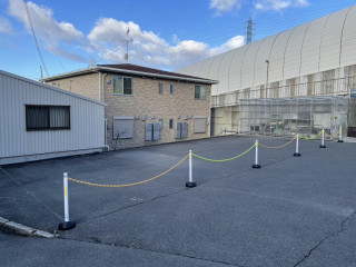 自治会館前駐車場の不正利用への対策検討（ポールを設置しました）