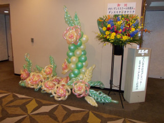 大野ﾀﾞﾝｽｽｸｰﾙ創立２０・２１周年記念ﾀﾞﾝｽﾊﾟｰﾃｨｰ会場の飾り付け