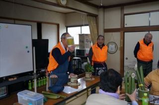 ミニ門松製作サポート：於　一騎塚町内会館