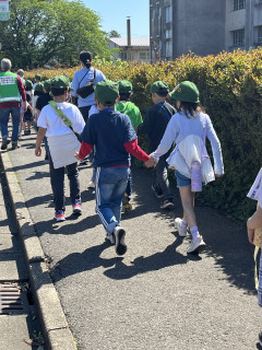 １・２年生 こいのぼり見学