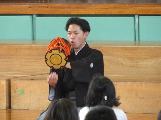 5・6年生が文化芸術鑑賞教室に参加しました