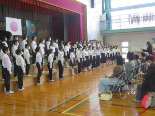 合唱部が「ひとりぐらし高齢者交流会」に参加しました