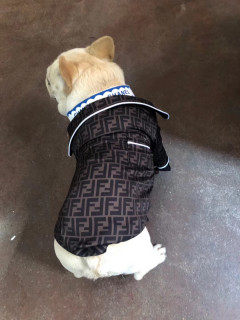 ブランド フェンディ dior 犬服と バーバリー ペット ベッド