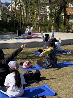 矢川プラスイベント！芝生でヨガ