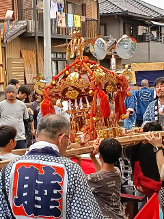 子供神輿、曳き太鼓出発