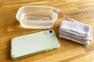 【素材別】スマホケースの黄ばみや汚れの落とし方,汚れにくいケースも紹介!