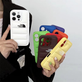 モコモコと柔らかい触り心地のダウン風ハイブランドiPhoneケース