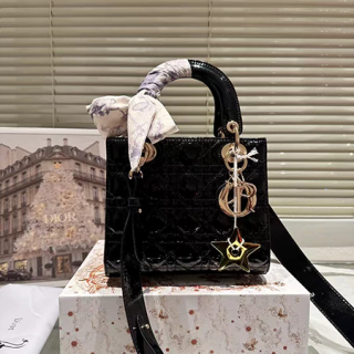 Lady Dior バッグはどの年齢層に適していますか?