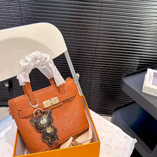 【 モノグラム ▪ クマのチャーム】上品 ルイ ヴィトン  40 代 女性愛用 ハンドバッグ コピー 3万円以下 バッグ