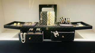 シャネル マトラッセ 修理 値段：正規店での費用と経年劣化対策