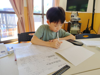 【活動報告】「なつやすみ こども広場」第2回を開催！……今日の参加者は実は「我が息子」でした！（笑）🌻